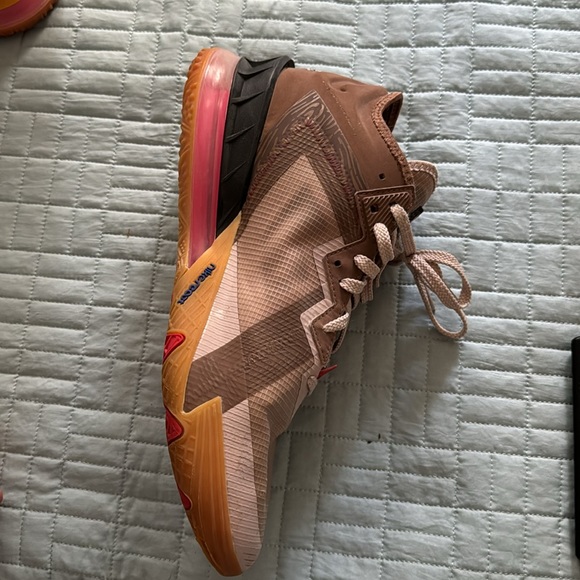 Nike Lebron 18 Low Wile E. Vs Roadrunner basketball shoes. Size 12 - Picture 7 of 7